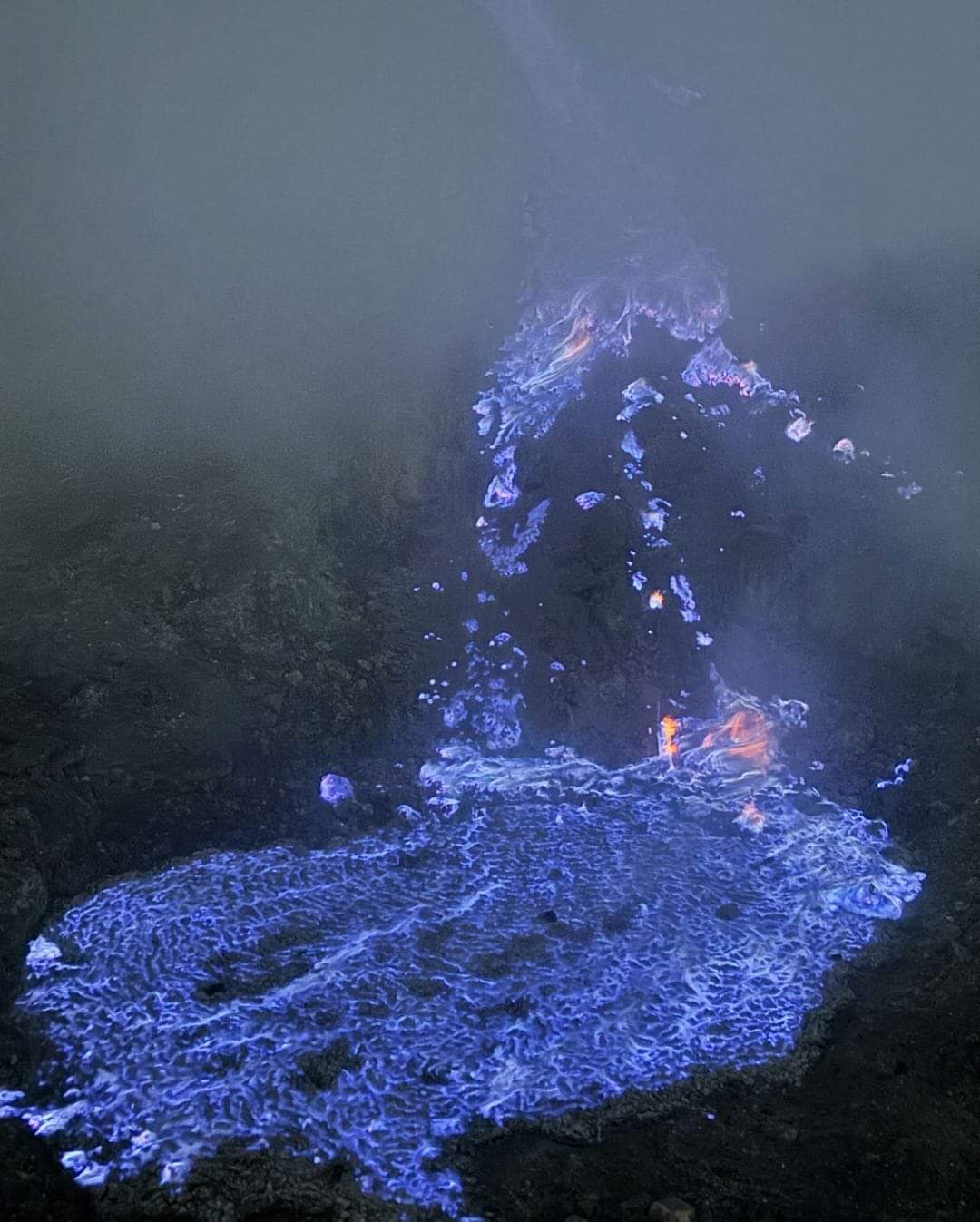 Ijen Dibuka Lagi! Petualangan Api Biru dan Keindahan Alam Kembali Menyapa