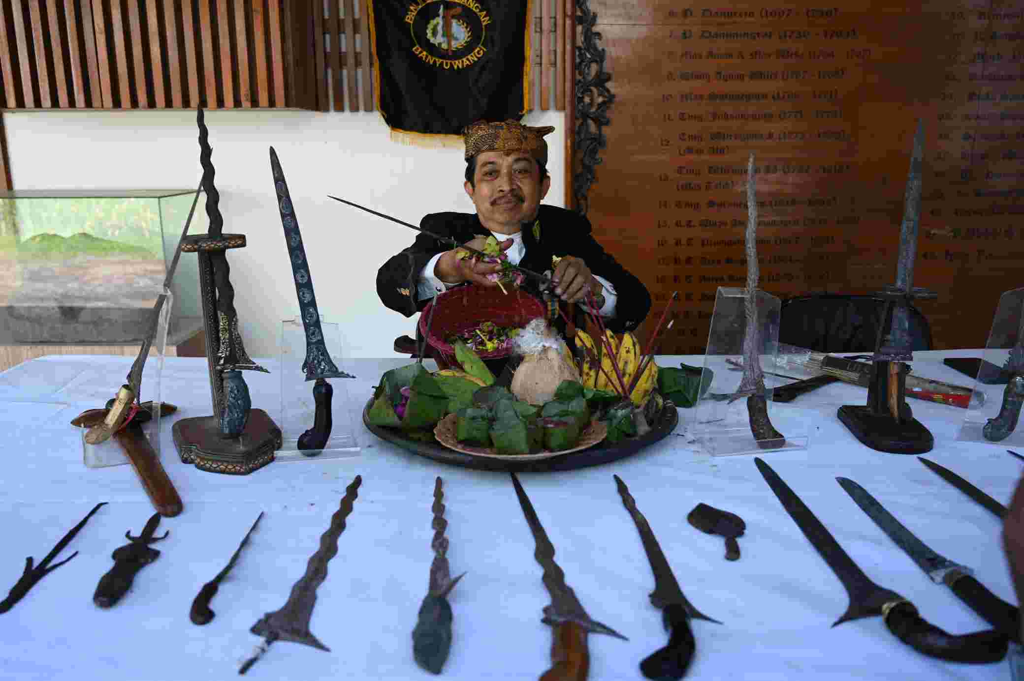 Disbudpar Banyuwangi Lestarikan Tradisi Jamasan Pusaka