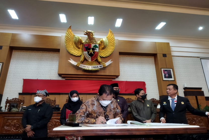 DPRD Banyuwangi Tandatangani Nota Kesepakatan KUA PPAS Tahun 2023