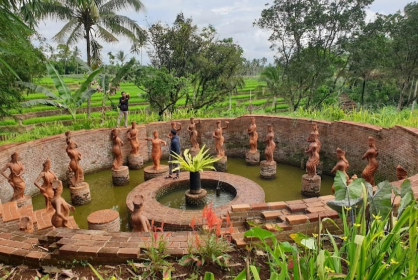 1.000 Patung Gandrung Meriahkan Taman Terakota Banyuwangi 