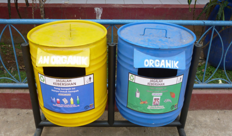 Lingkungan Sehat, Masyarakat Bahagia: Kolaborasi DLH Banyuwangi dan PT BSI