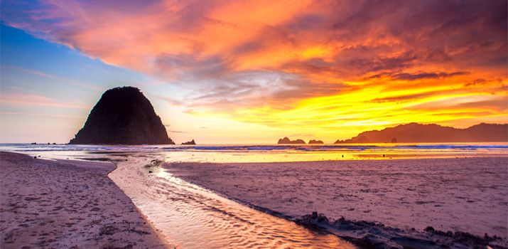 Meriahkan Tahun Baru 2025 di Pantai Pulau Merah Banyuwangi, Destinasi Eksotis dengan Sentuhan Modern