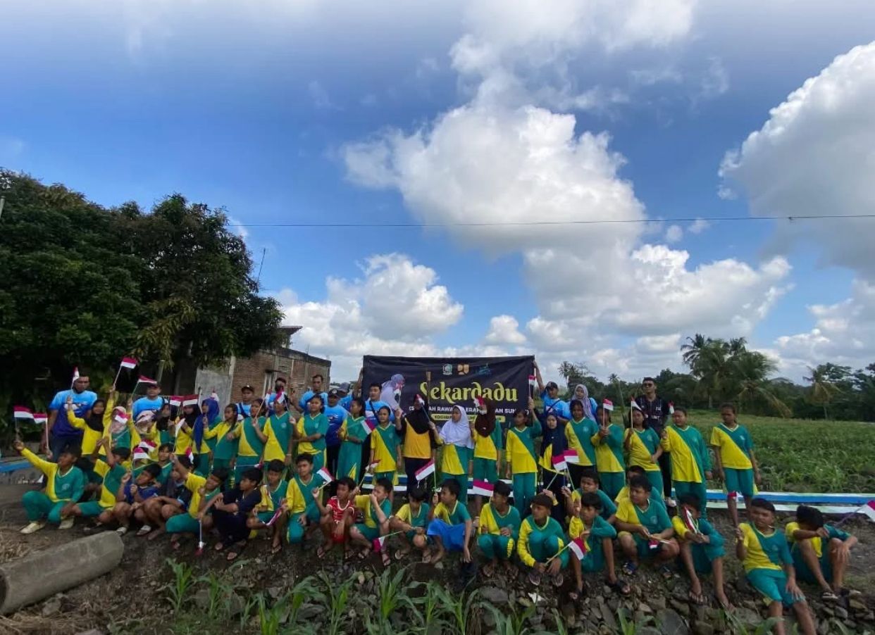 Kolaborasi PU Pengairan dan SDN 1 Pengatigan. Lakukan bersih sungai melalui SEKARDADU