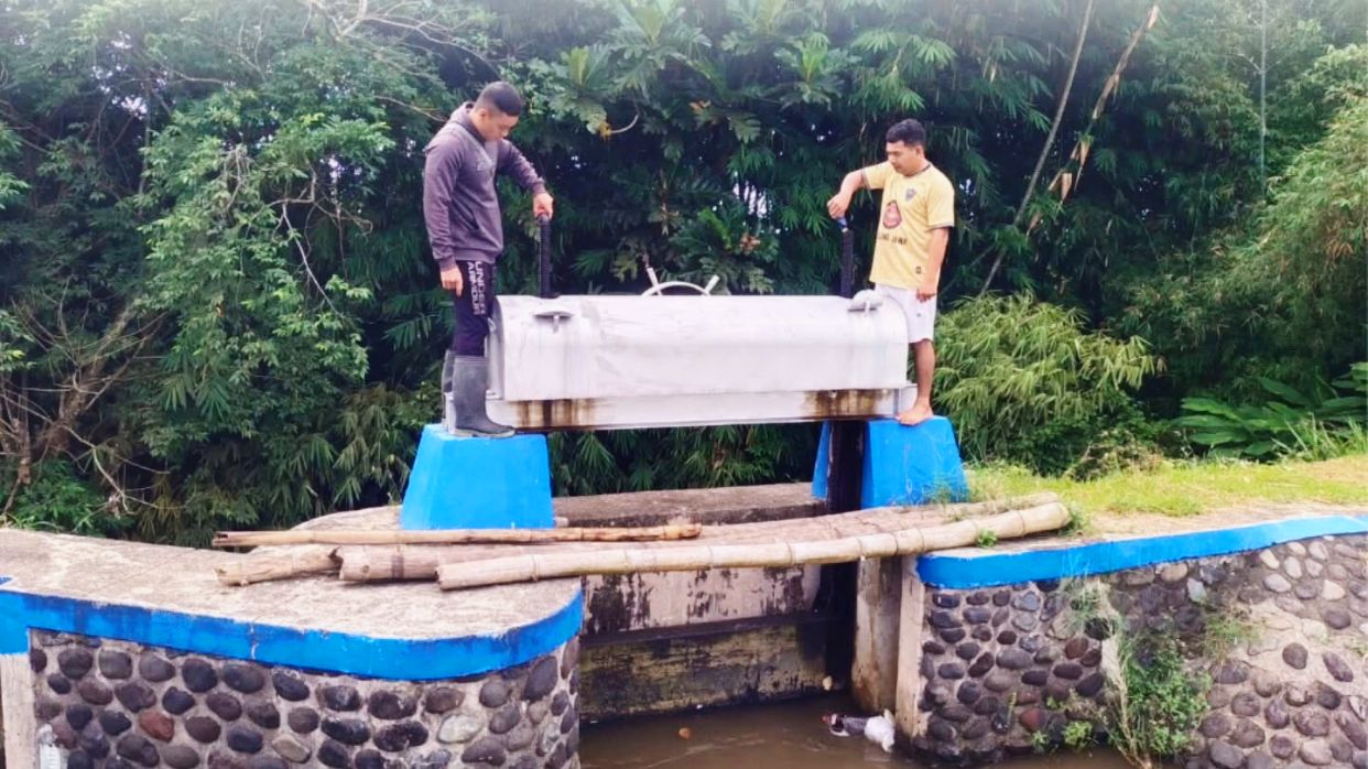 Jaga Ketahanan Pangan, DPU Banyuwangi Rawat Infrastruktur Irigasi di Sraten